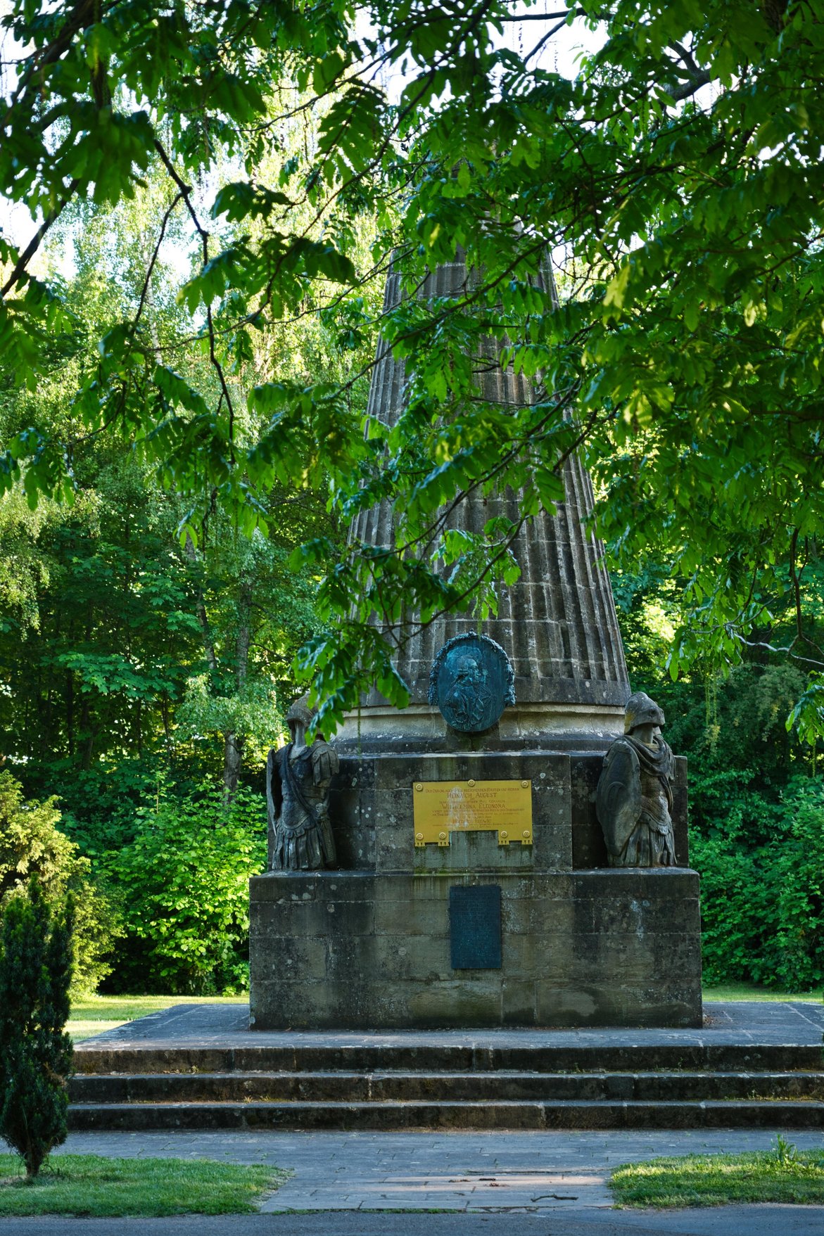 Denkmal im Schlosspark