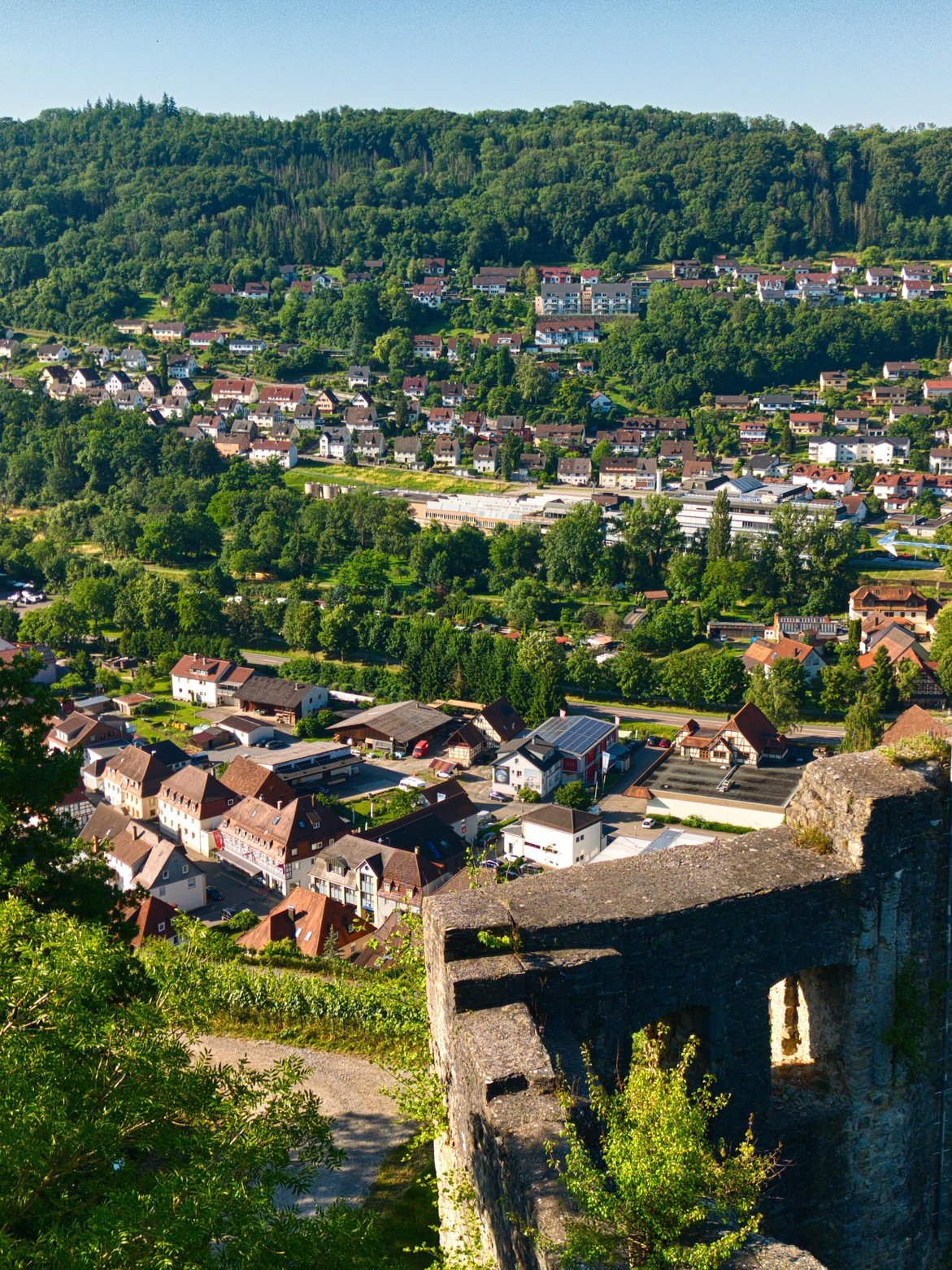 Ruine mit Ingelfingen Stadtkern