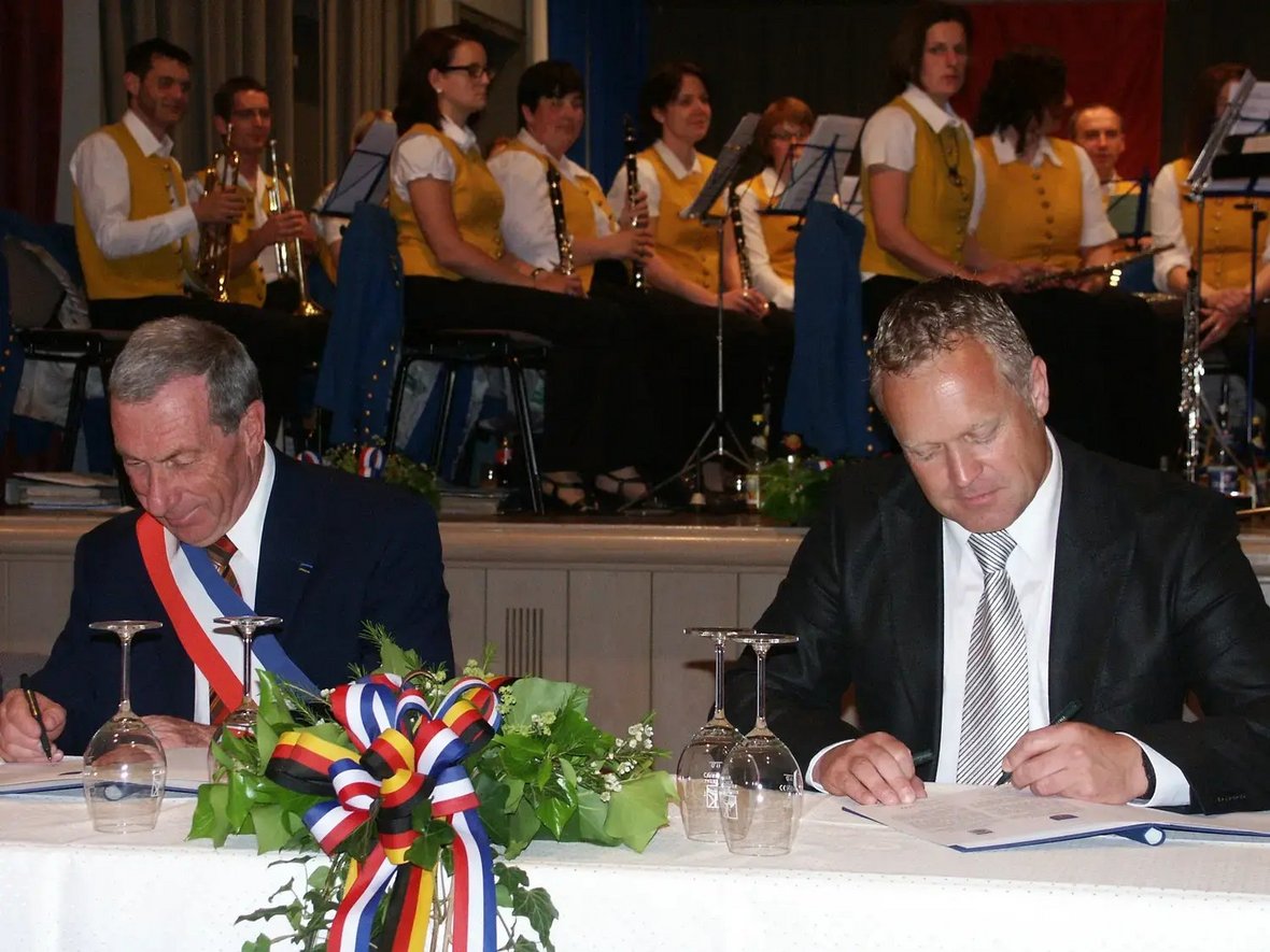 Vertragserneuerung 20 Jahre Partnerschaft